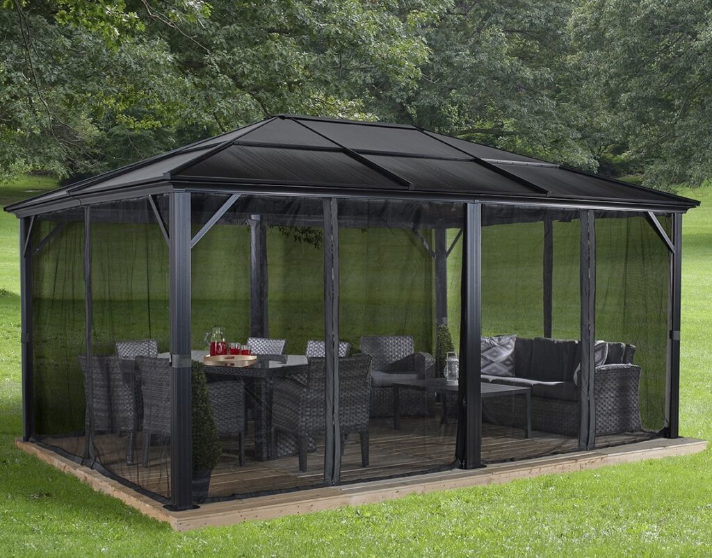 Altana aluminiowa SOJAG Meridien 3,6×4,8 m z dachem z poliwęglanu komorowego wraz z moskitierami