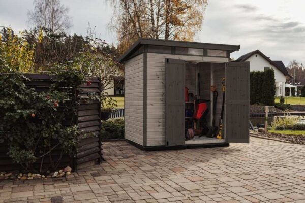 domek-na-narzedzia-upyard-17x2-m-szary od frontu otwarta