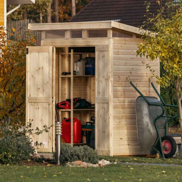 domek-narzedziowy-upyard-16x13-m-naturalny otwarta z taczką obok