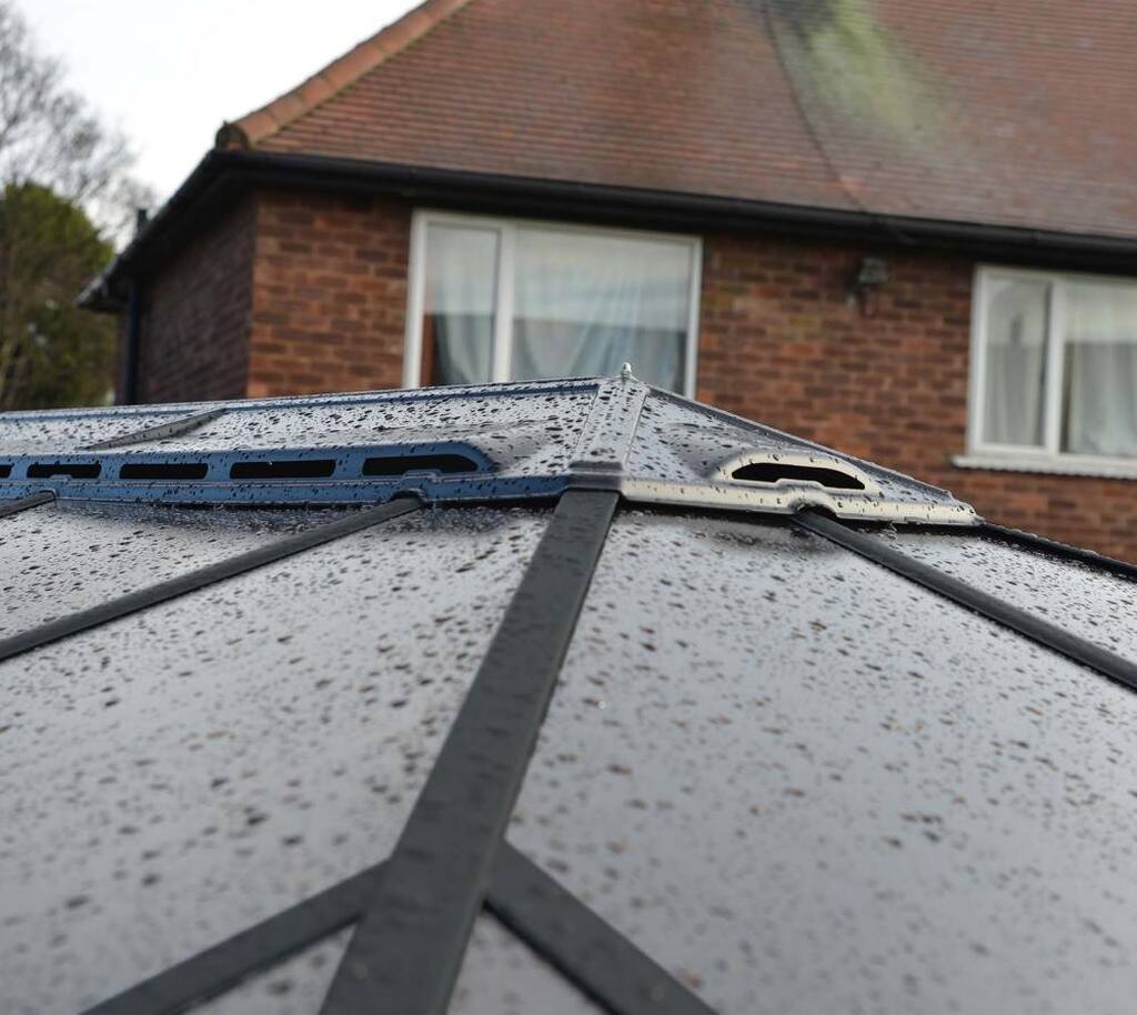 pal704672_palram_aluminium_pavillon_martinique_3,6x4,9 (12) pal704672_palram_aluminium_pavillon_martinique_36x49 dach od góry drugie ujęcie