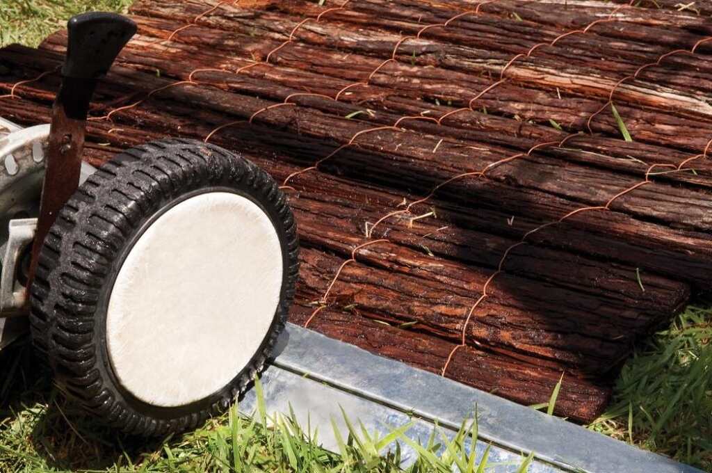 Szklarnia-ogrodowa-Octave-2-42-x-3-66-m-Palram srebrna aluminium (18) Szklarnia-ogrodowa-Octave-2-42-x-3-66-m-Palram-srebrna-aluminium próg