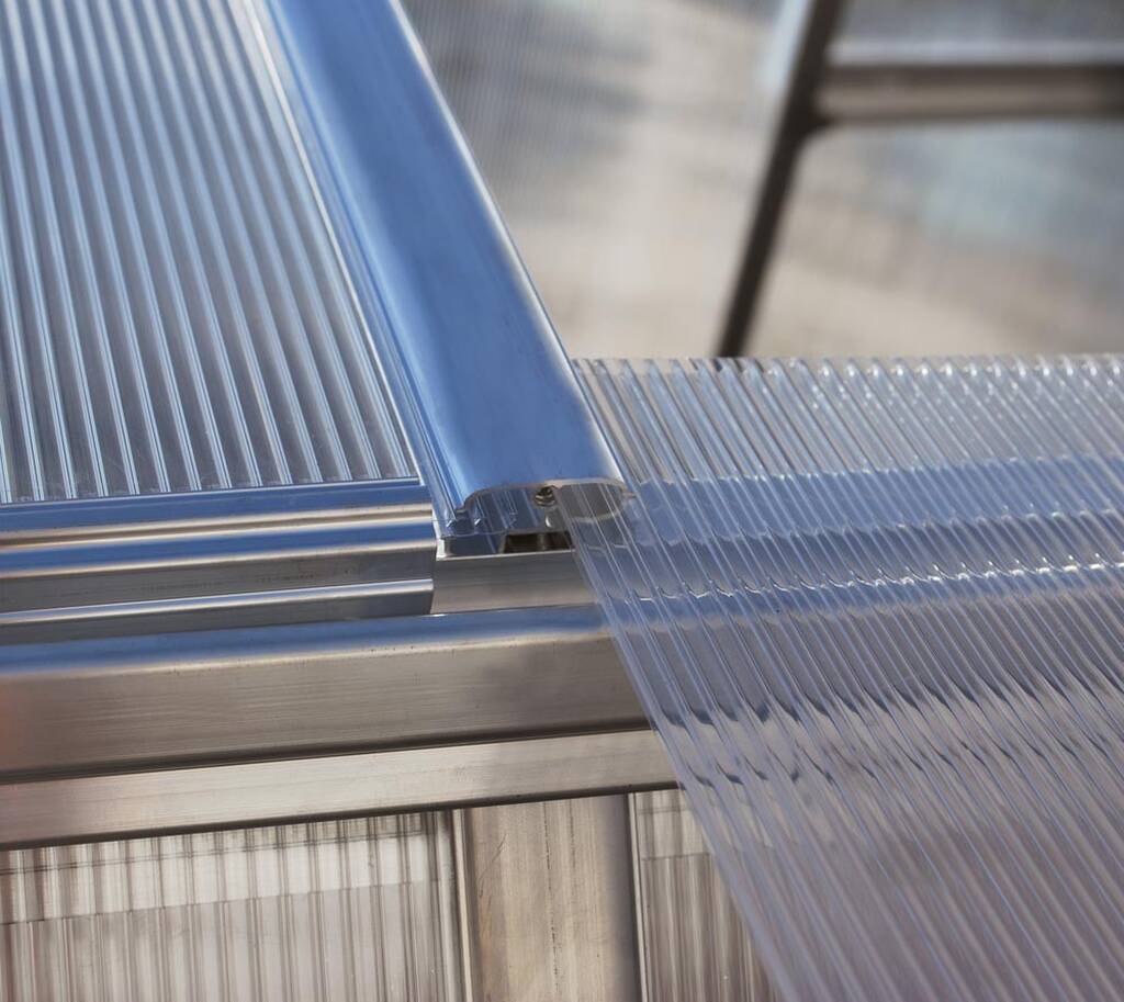 Szklarnia-z-poliweglanu-6mm Bella-2,4x2,4 m (8) Szklarnia-z-poliweglanu-6mm-Bella-24x24-m wsuwane poliwęglany