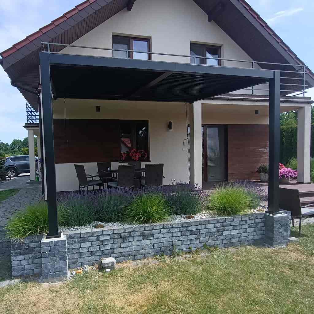 pergola-tarasowa-3x4-m-Hana-Sojag-przyscienna-pergola-ogrodowa przy domu