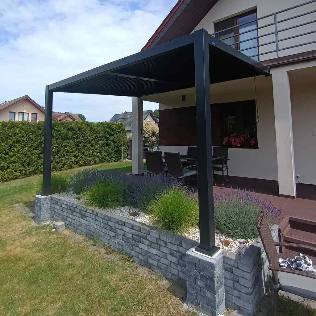 pergola-tarasowa-3x4-m-Hana-Sojag-przyscienna-pergola-ogrodowa z boku