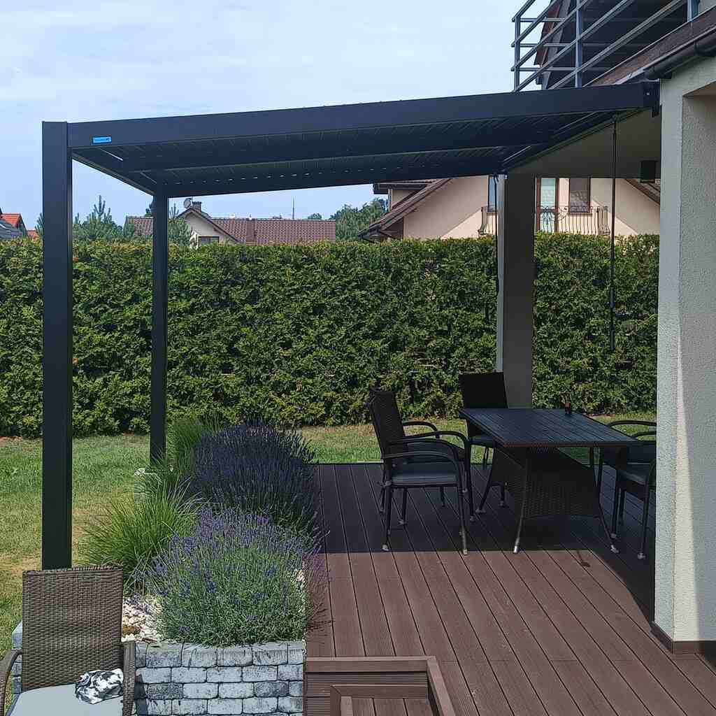 pergola-tarasowa-3x4-m-Hana-Sojag-przyscienna-pergola-ogrodowa na tarasie