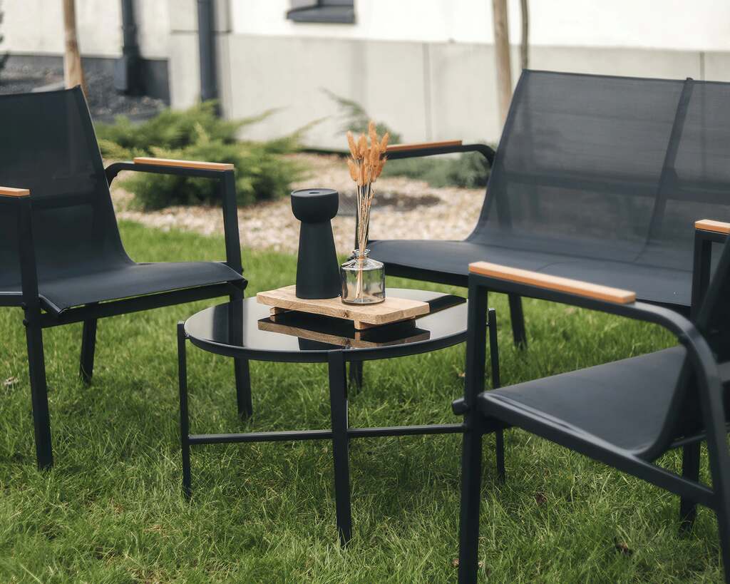 zestaw-mebli-mango-caffe-black-stolik-sofa-dwa-fotele-czarny zbliżenie